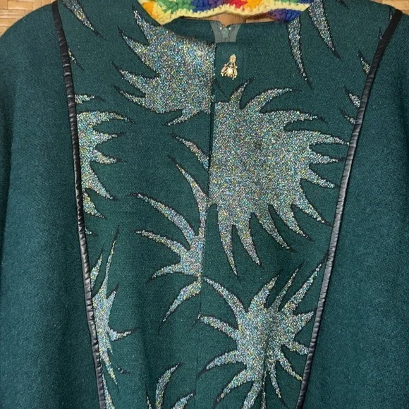 Vintage batwing Green wool Sweater with metallic Design and leather trim small - Picture 2 of 9